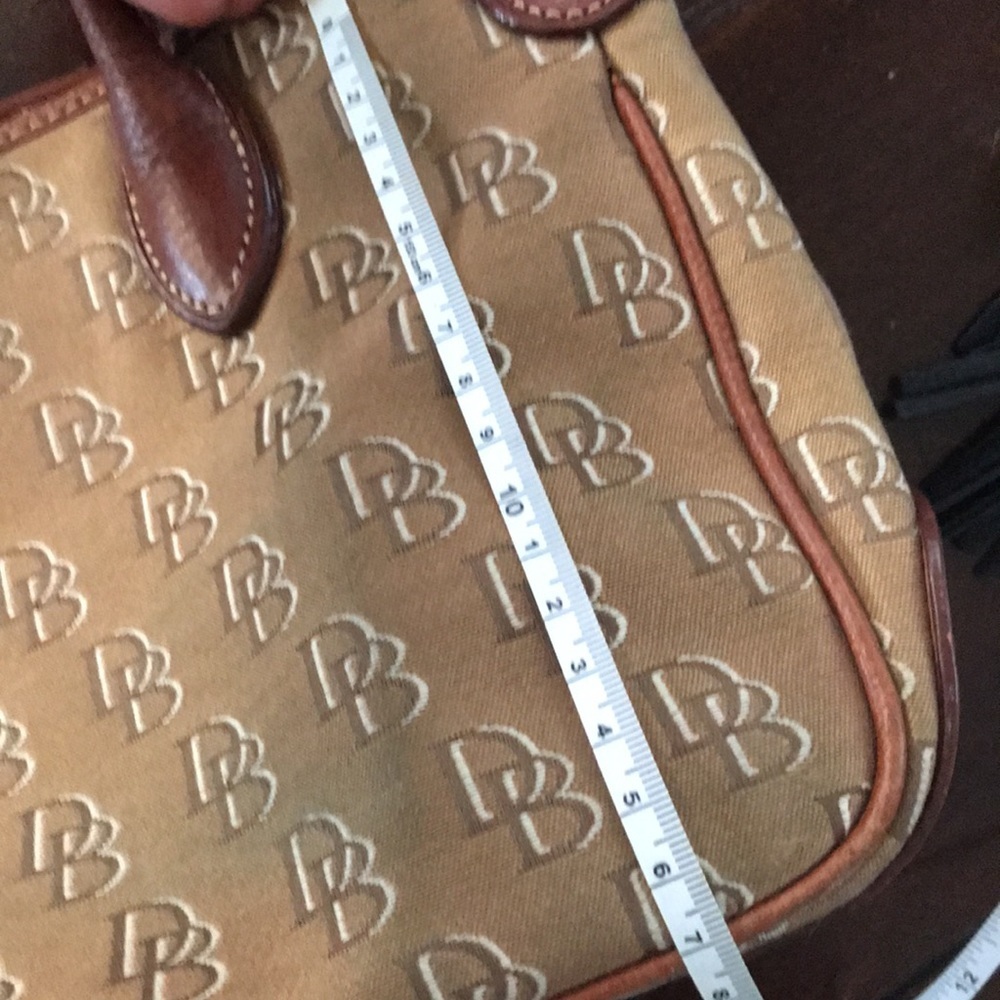 Dooney and Bourke purse - Picture 9 of 10